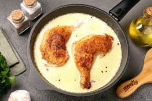 Курица в молочно-чесночном соусе на сковороде - фото шаг 6