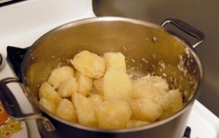 Картошка кусочками в духовке - фото шаг 2