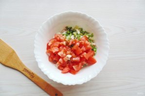 Салат с фасолью, курицей и помидорами - фото шаг 5