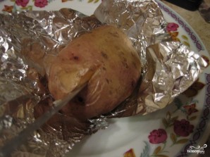 Картофель в фольге с сыром - фото шаг 4