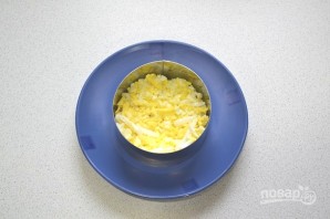 Салат с сыром, яйцом и соленым огурцом - фото шаг 3
