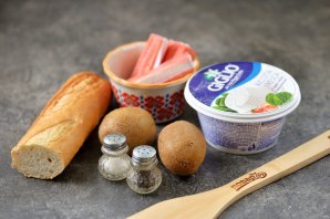 Бутерброды со сливочным сыром, киви и крабовыми палочками - фото шаг 1