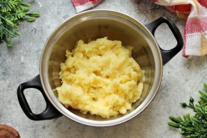 Зразы картофельные с мясом в духовке - фото шаг 2