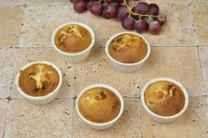 Кексы с виноградом и сыром дор блю - фото шаг 8