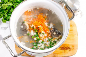 Рыбный суп с сельдереем - фото шаг 5