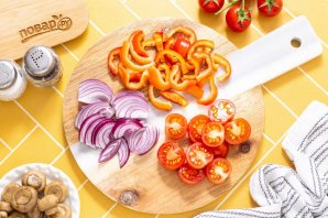 Салат с маринованными шампиньонами