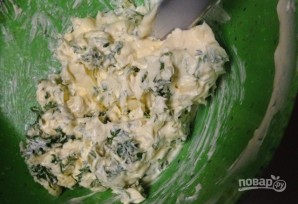 Чесночные гренки с зеленью в духовке  - фото шаг 4