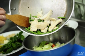 Салат из стручковой фасоли с курицей - фото шаг 14