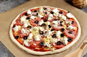 Пикантная пицца с Чоризо и тремя сырами - фото шаг 7