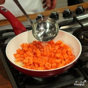 Морковь тушеная с яблоками - фото шаг 2