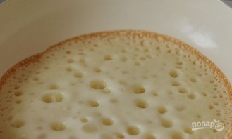 Дрожжевые блины на кислом молоке - фото шаг 7
