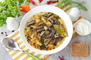 Суп с груздями - фото шаг 10