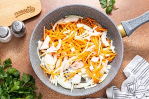 Тушеная капуста - фото шаг 4