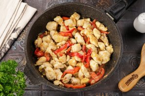 Фрикасе из курицы со сметаной