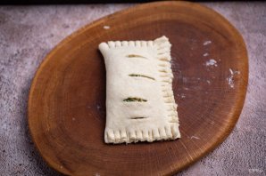 Слоеные пирожки с сыром и луком - фото шаг 29