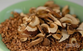 Гречка с сушеными грибами - фото шаг 1