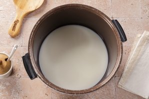 Каша манная в мультиварке - фото шаг 2