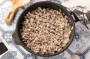 Заливной пирог с фаршем - фото шаг 4