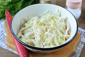 Салат с мясом и свежей капустой - фото шаг 5