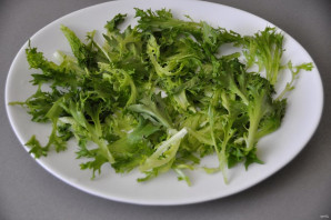 Зеленый салат с печенью - фото шаг 2