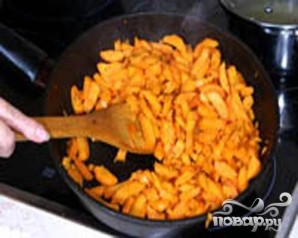 Говядина с морковью и черносливом - фото шаг 3