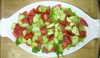 Овощной салат с сыром фета - фото шаг 4