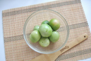 Зеленые помидоры с перцем и чесноком - фото шаг 2