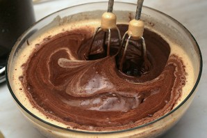 Кексики с шоколадом внутри - фото шаг 4