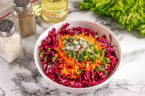 Салат из свежей фиолетовой капусты - фото шаг 5