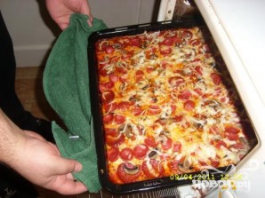 Домашняя пицца с колбасой - фото шаг 20