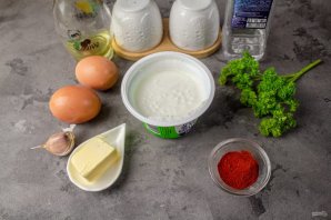Турецкая яичница "Чылбыр" с йогуртом - фото шаг 1