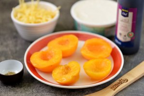 Запеченные персики с рикоттой - фото шаг 1