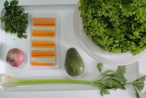 Салат из авокадо и крабовых палочек - фото шаг 1