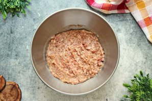 Фрикадельки в молочном соусе