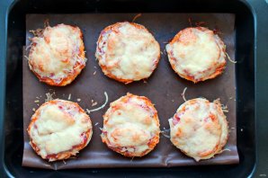 Мини пицца на скорую руку - фото шаг 9