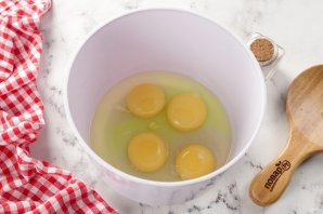 Яичница-болтунья - фото шаг 2