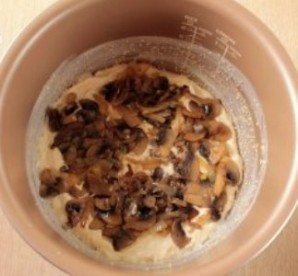 Пирог с грибами в мультиварке - фото шаг 4