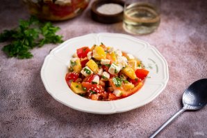 Салат с сыром, ананасом и помидорами - фото шаг 12