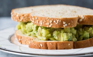Сэндвич с авокадо и курицей - фото шаг 3