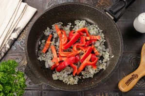 Фрикасе из курицы со сметаной