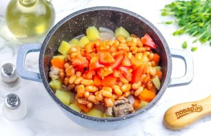 Мясо с консервированной фасолью - фото шаг 5