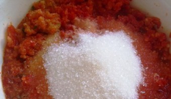 Аджика из красной смородины на зиму - фото шаг 2