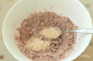 Песочное печенье с шоколадом и кунжутом - фото шаг 3