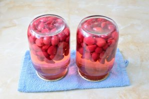 Компот из кизила на зиму - фото шаг 8