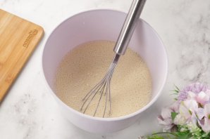 Оладушки на кислом молоке - фото шаг 5