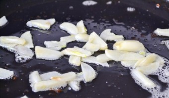 Кальмары на сковороде - фото шаг 6