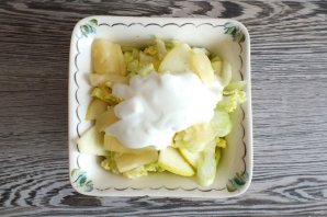 Салат "Белые ночи" с ананасом и сельдереем - фото шаг 7