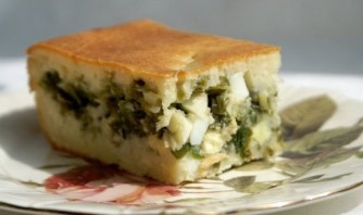 Быстрый (заливной) пирог с зелёным луком и яйцом - фото шаг 5