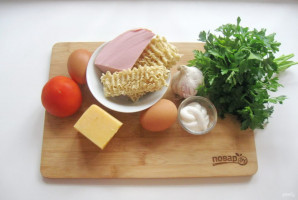 Салат с лапшой и колбасой - фото шаг 1