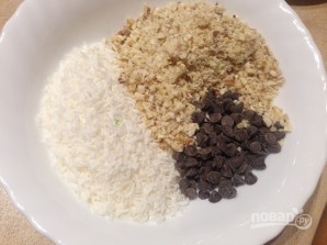 Легкое печенье с кокосом, орехами и шоколадом - фото шаг 2